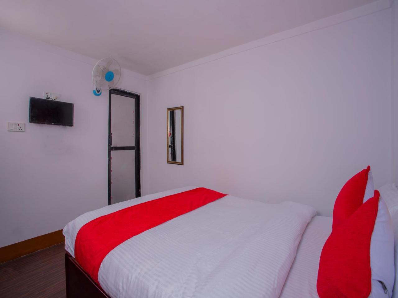 Oyo 276 White Orchid Resort Kathmandu Esterno foto